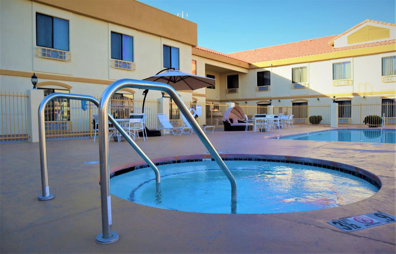Oasis Inn And Suites 29 Palms Hotel Joshua Tree National Park Twentynine Palms Exterior photo