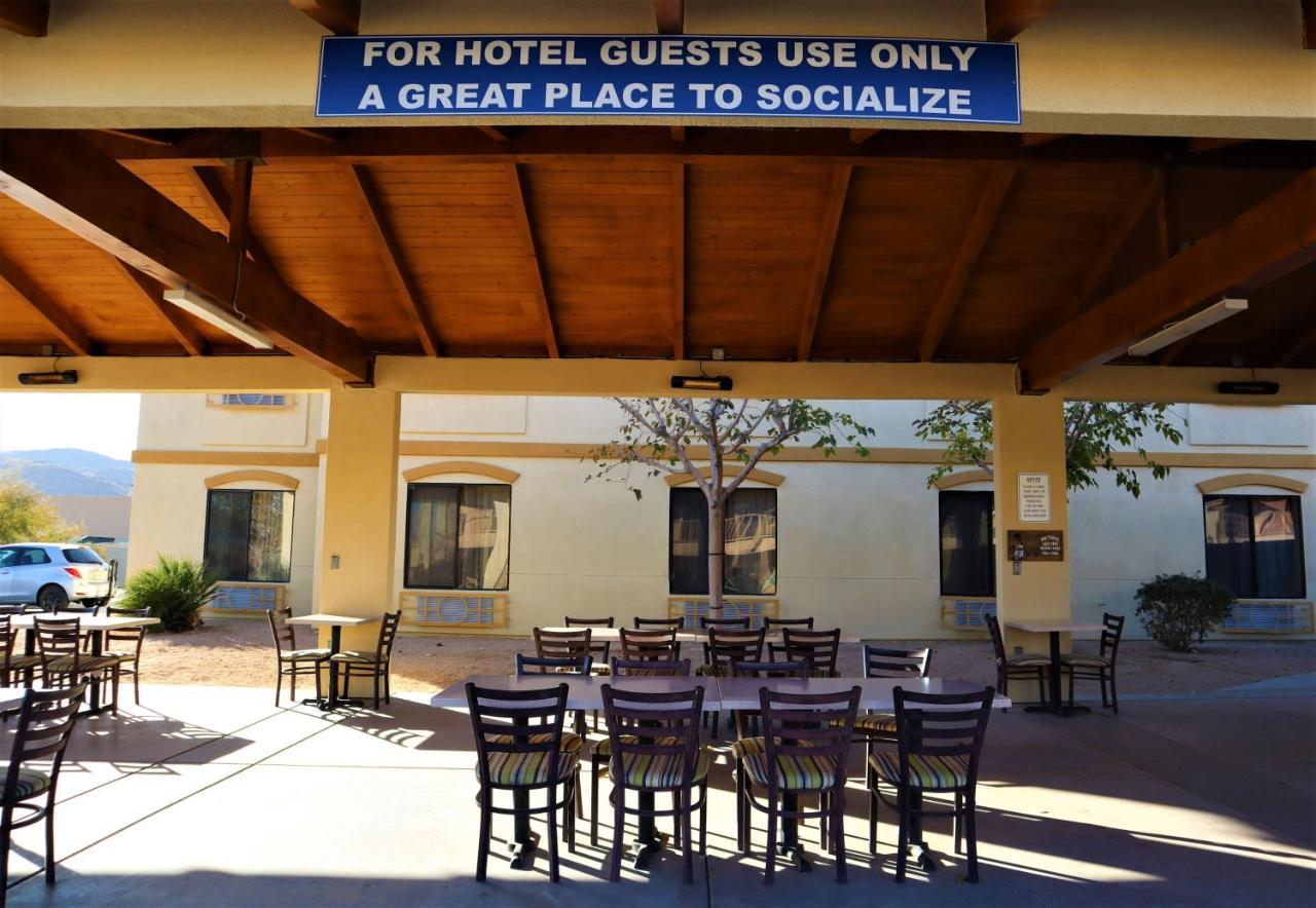 Oasis Inn And Suites 29 Palms Hotel Joshua Tree National Park Twentynine Palms Exterior photo
